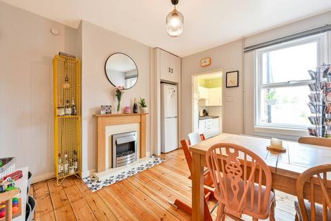 82 Broad Street, Wood Street Village, Guildford, GU3 3BE
