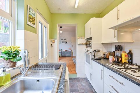 82 Broad Street, Wood Street Village, Guildford, GU3 3BE
