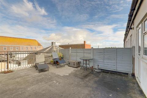 2 bedroom flat for sale, Chapel Road, Worthing BN11
