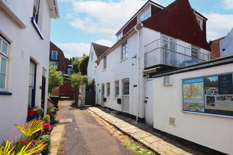 2 bedroom townhouse to rent, Quay Street, Lymington