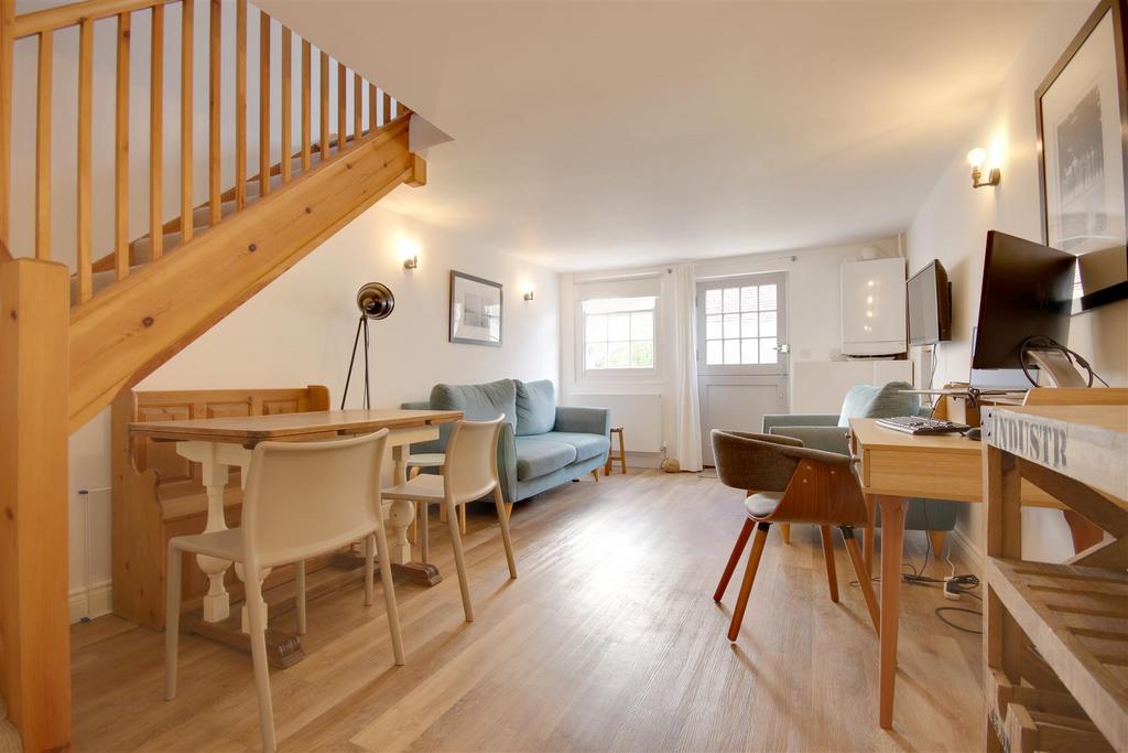 Living room 2.jpg