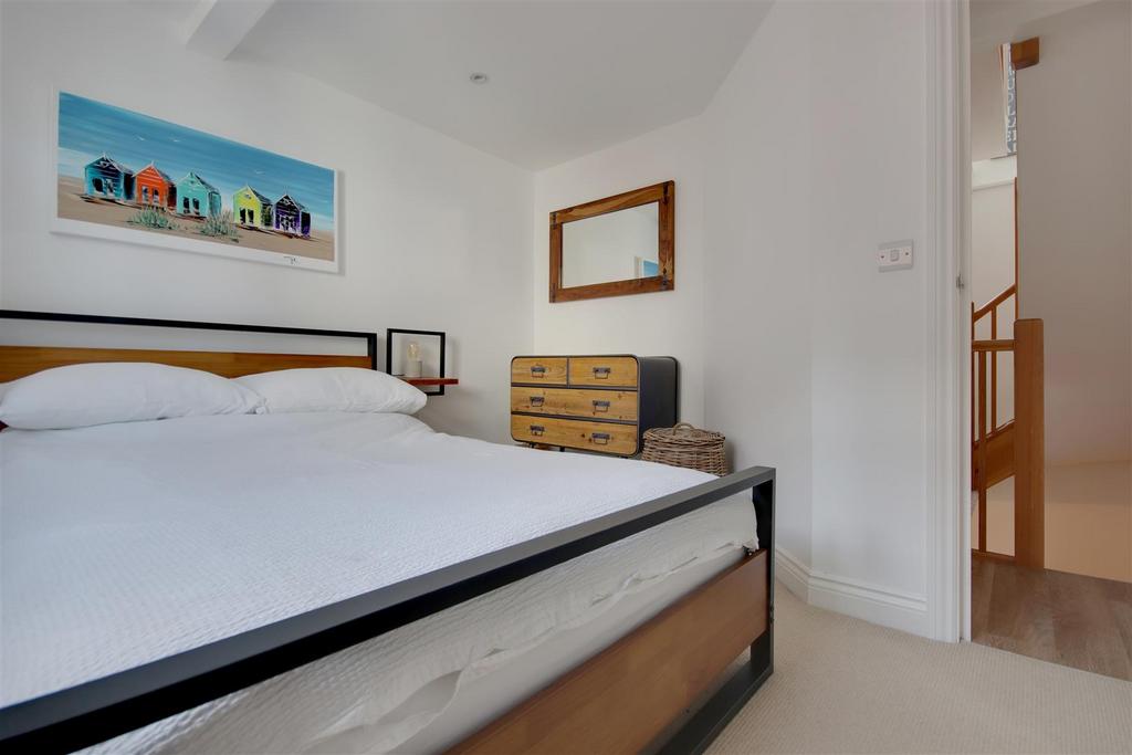 Bedroom 4.jpg