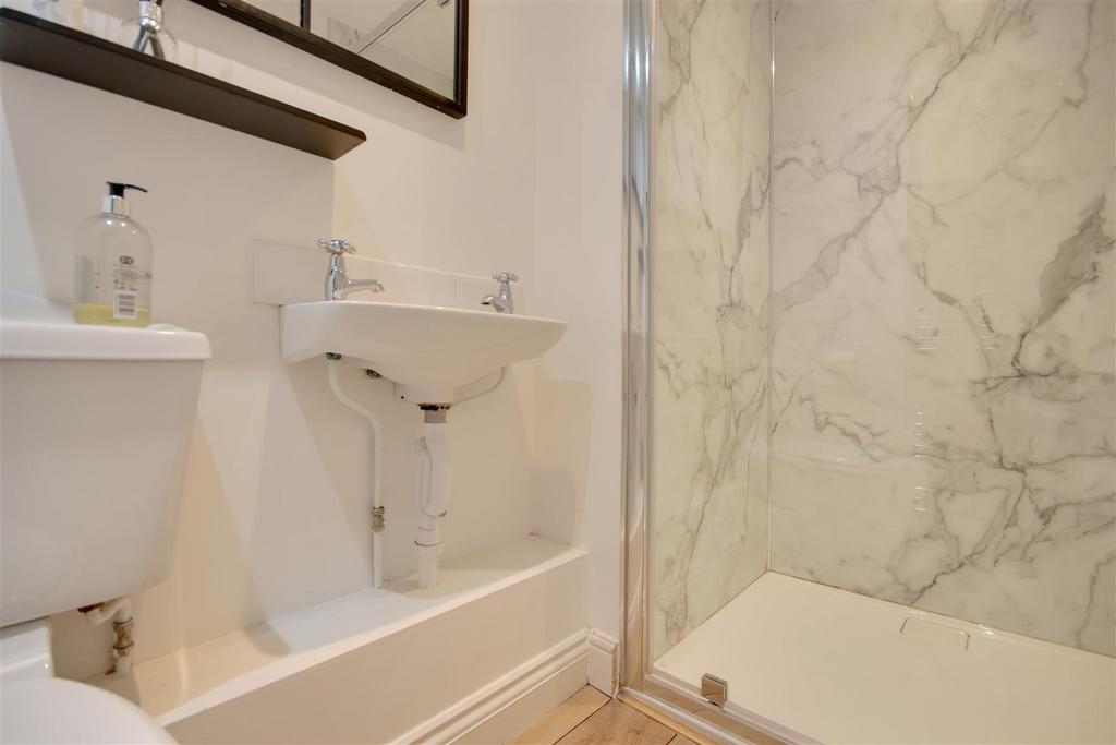 Bathroom 2.jpg