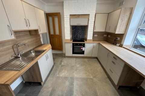 2 bedroom terraced house to rent, Talbot Street, Leek