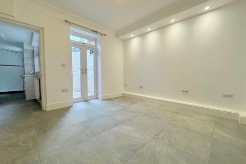 2 bedroom terraced house to rent, Talbot Street, Leek