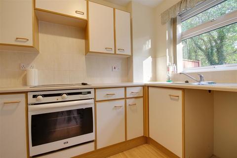 2 bedroom terraced house to rent, Harvester Way, Lymington