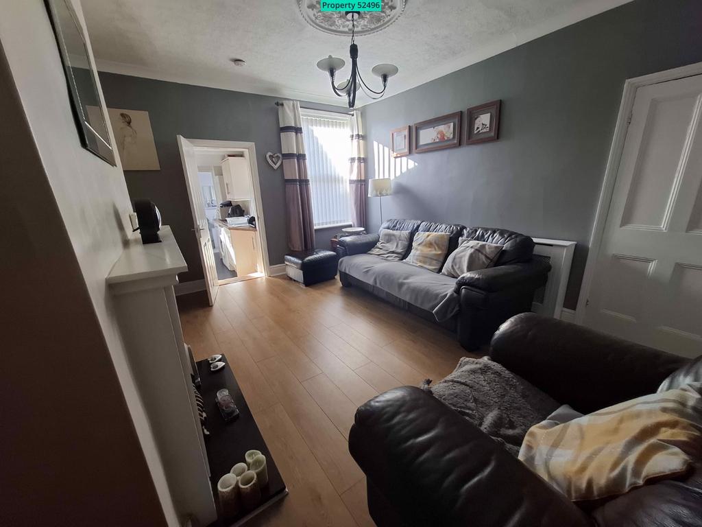 Living Room 15'8 x 12'11