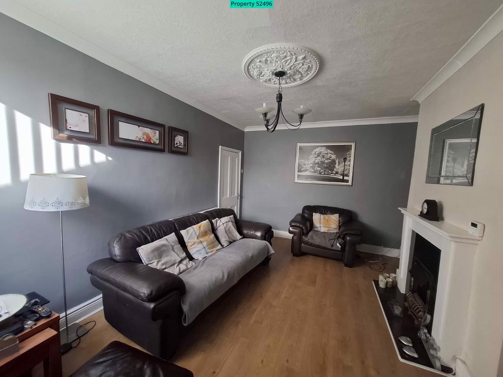 Living Room 15'8 x 12'11