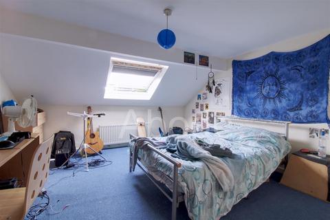 Flat 3 - 70 Victoria Road, Hyde Park, Leeds