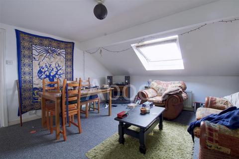 2 bedroom flat to rent, Flat 3 - 70 Victoria Road, Hyde Park, Leeds