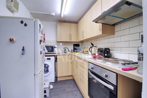 2 bedroom flat to rent, Flat 3 - 70 Victoria Road, Hyde Park, Leeds