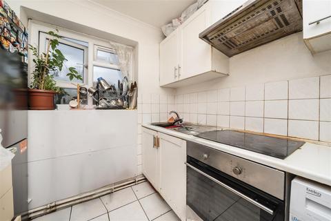 3 bedroom flat for sale, Grange Court, Old Ruislip Road, Northolt, UB5 6QJ