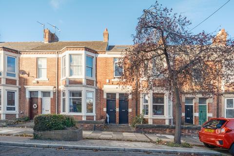 3 bedroom flat to rent, Greystoke Avenue, Newcastle Upon Tyne NE2
