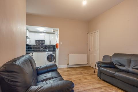 3 bedroom flat to rent, Greystoke Avenue, Newcastle Upon Tyne NE2