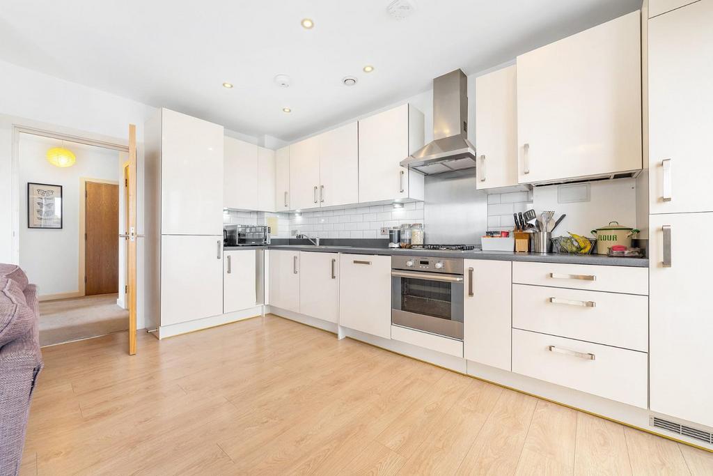 Kitchen (2).JPG