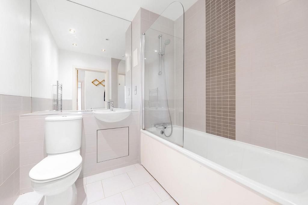 Bathroom.JPG