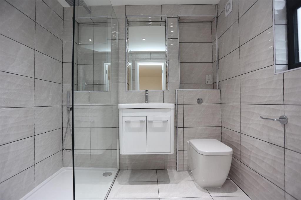 4 Lullington Avenue  (12).JPG