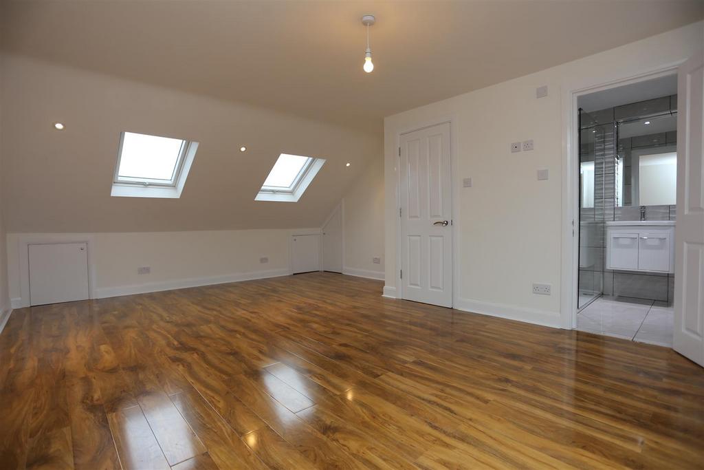 4 Lullington Avenue  (15).JPG