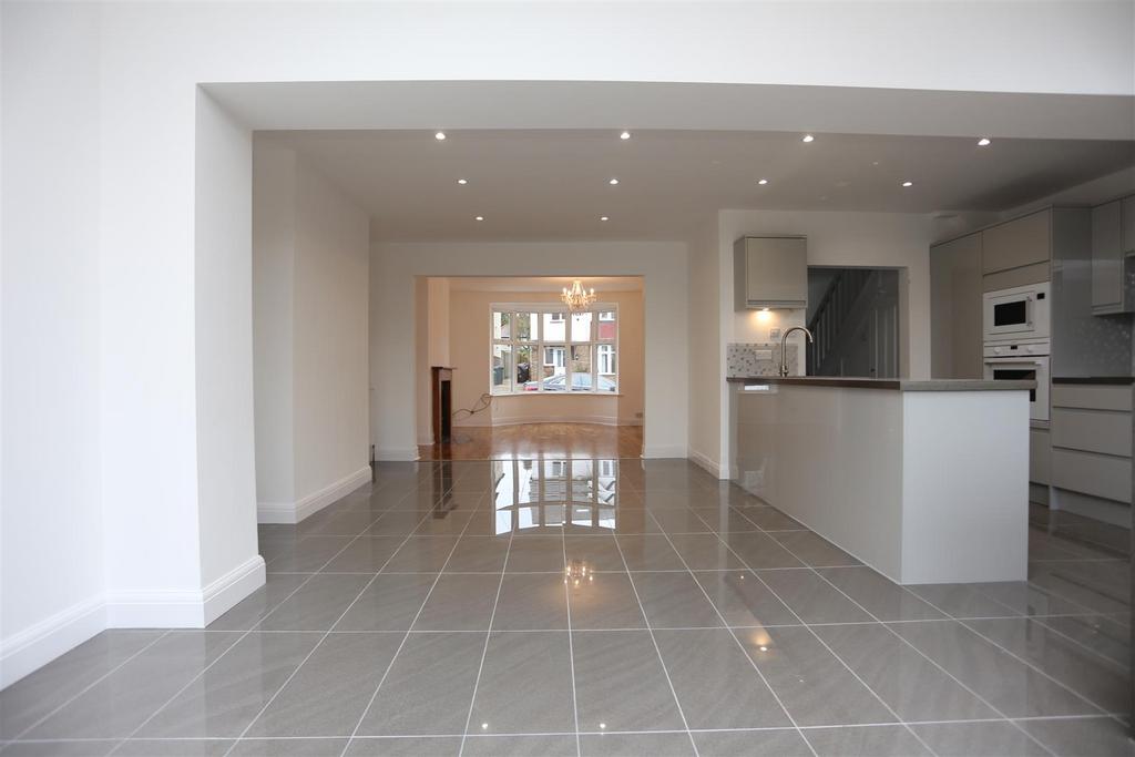 4 Lullington Avenue  (19).JPG