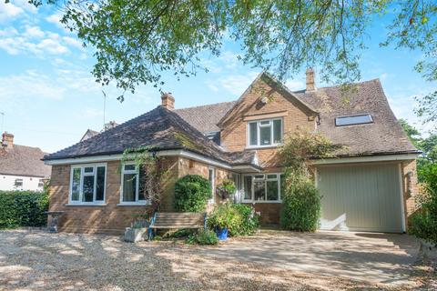 4 bedroom detached house for sale, Gable House, 13 Dog Close, Adderbury, Ox17 3ef