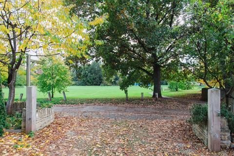 4 bedroom detached house for sale, Gable House, 13 Dog Close, Adderbury, Ox17 3ef