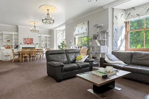 undefined, Eggars Hill, Aldershot, Hampshire, GU11