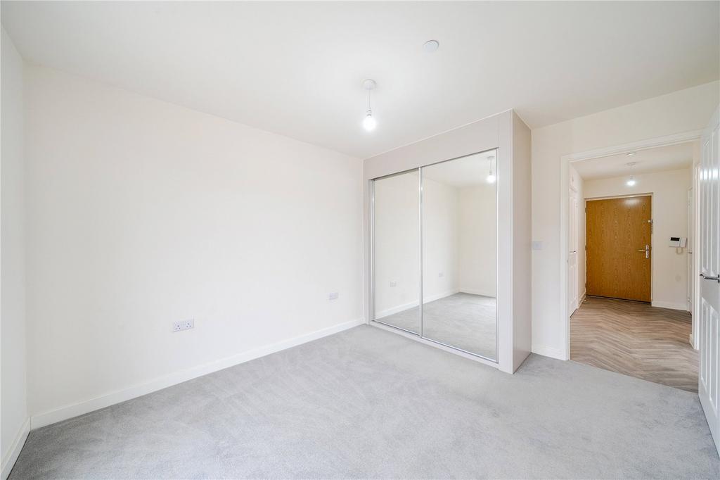 Master Bedroom (2)
