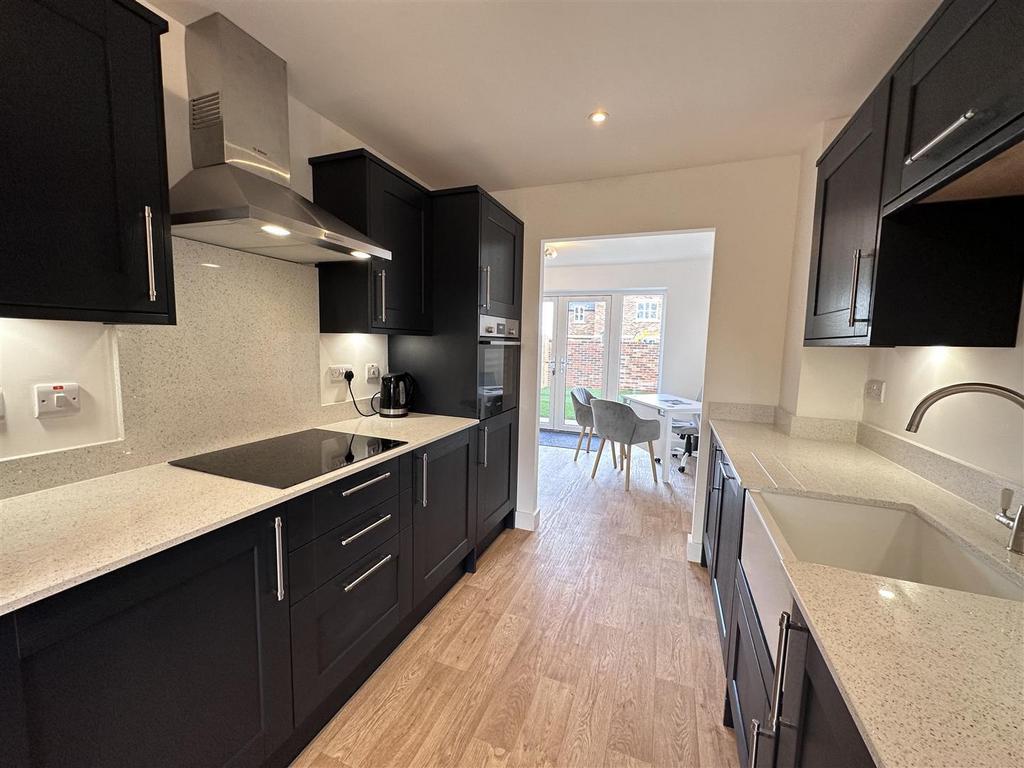 Kitchen 2.jpg