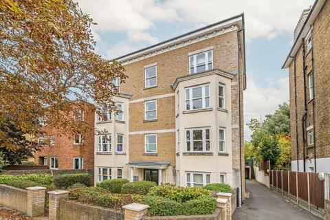 Avenue Elmers, Surbiton KT6