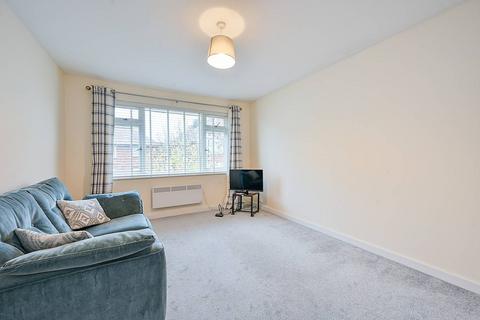2 bedroom flat to rent, Carlyle Road, Ealing, London, W5