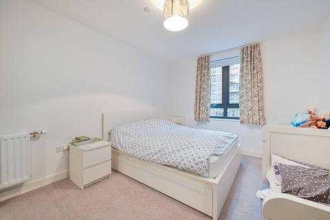 2 bedroom flat for sale, Lakeside Drive, Park Royal, LONDON, NW10