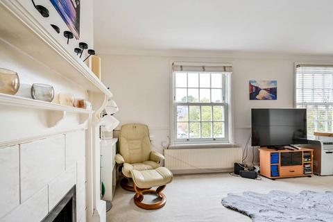 3 bedroom flat for sale, The Broadway, Thames Ditton, KT7