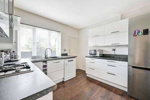 3 bedroom flat for sale, The Broadway, Thames Ditton, KT7