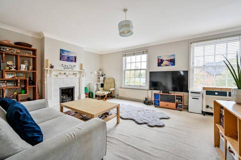 3 bedroom flat for sale, The Broadway, Thames Ditton, KT7