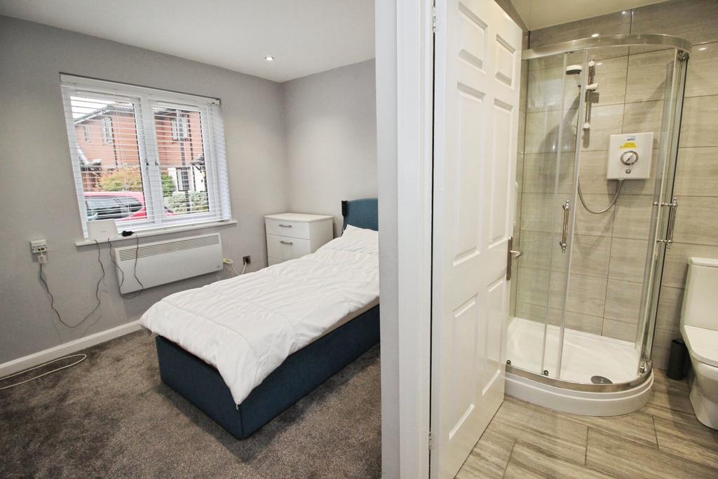 Bedroom/Shower Room