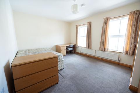 6 bedroom terraced house to rent, De Beauvoir Road, Reading, RG1