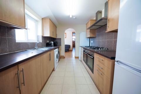 6 bedroom terraced house to rent, De Beauvoir Road, Reading, RG1