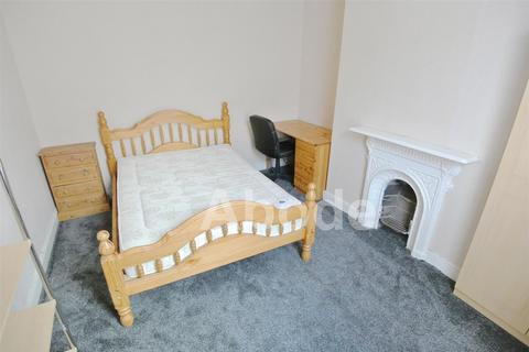 5 bedroom house to rent, Brudenell Mount, Hyde Park, Leeds