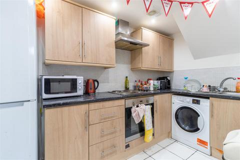 3 bedroom flat to rent, Royal Park Terrace, Hyde Park, Leeds