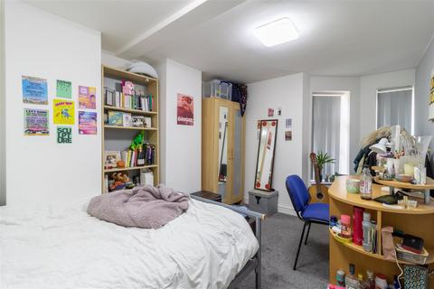 3 bedroom flat to rent, Royal Park Terrace, Hyde Park, Leeds
