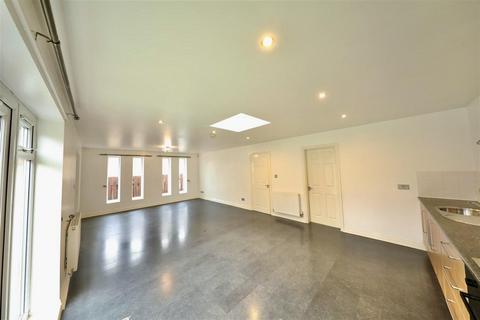 undefined, Kenmore Drive, Hull