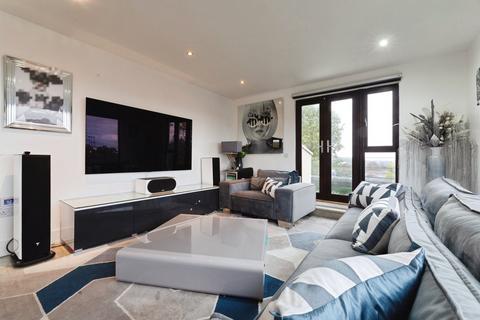 undefined, High Road, London E18