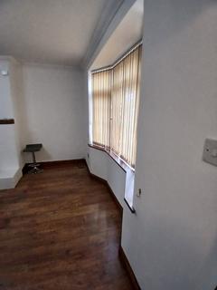 3 bedroom terraced house to rent, Beverley Road, Norwich
