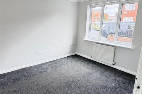 3 bedroom semi-detached house to rent, Cascade Drive, Manchester