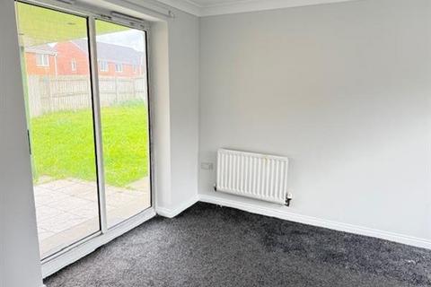 3 bedroom semi-detached house to rent, Cascade Drive, Manchester