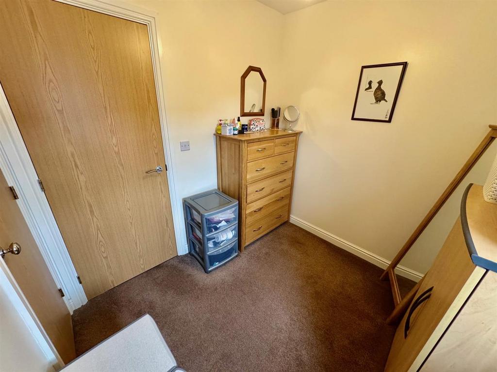 Bedroom 4b.jpg