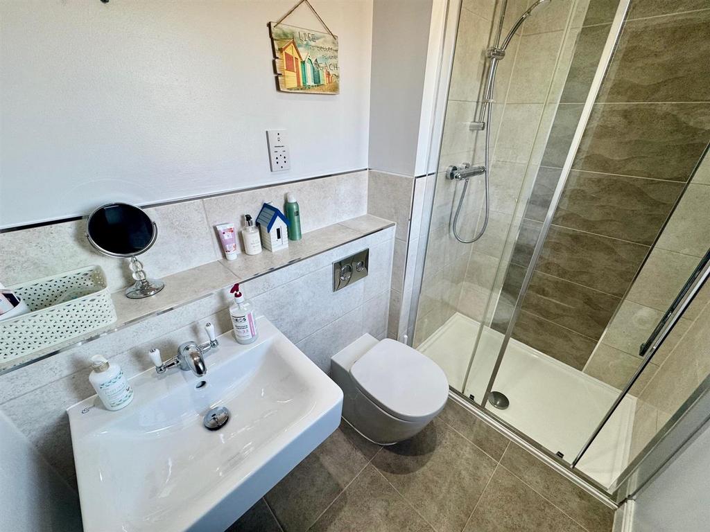En-suite 2.jpg