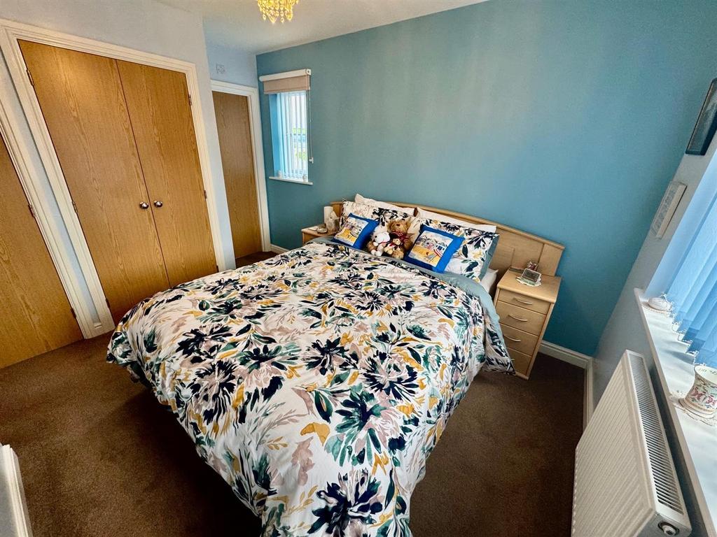 Bedroom 1b.jpg