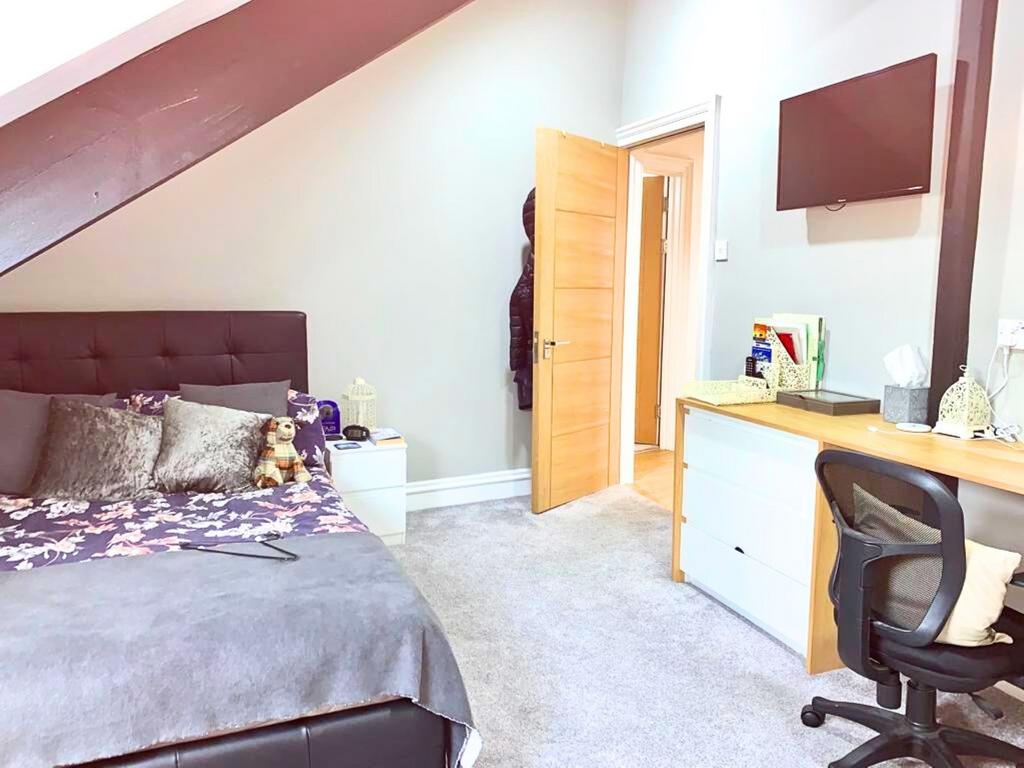 Flat 5 Eslington tow