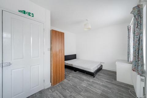 4 bedroom end of terrace house to rent, Goldbeaters Grove,  Edgware,  HA8